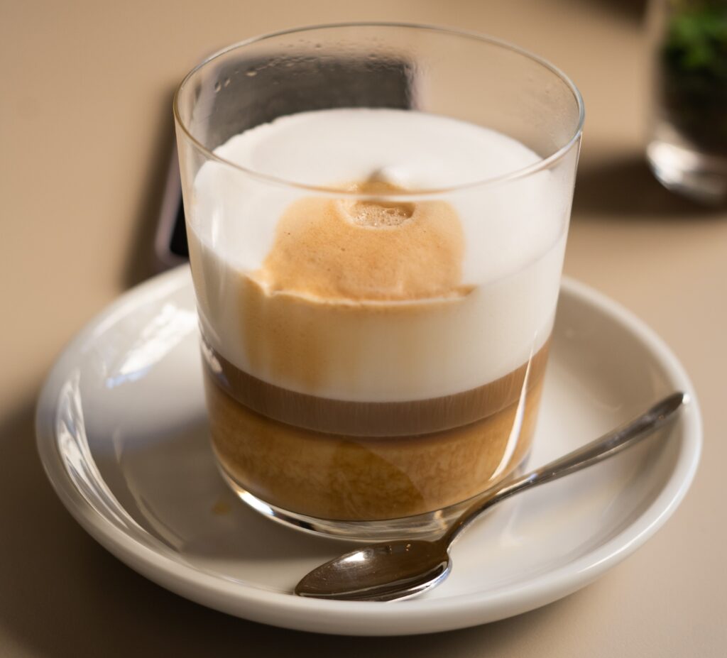 difference between mocha and macchiato.