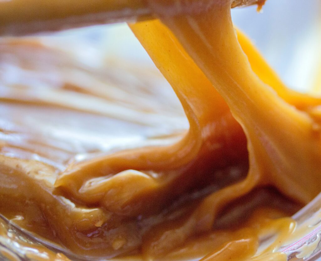 a thick layer of caramel